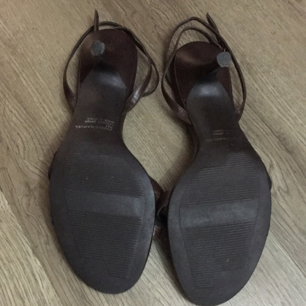 Michael Shannon Brown Strappy Leather Sandals & Travel Bag
Size 9 - Picture 7 of 13